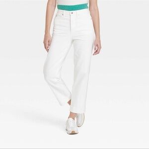 White High-Waisted Jeans